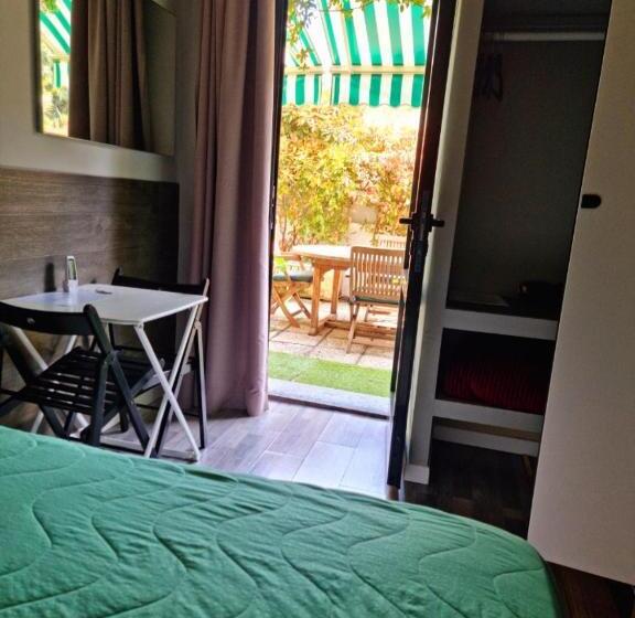 اتاق اکونومی, Victoria Royal Garden