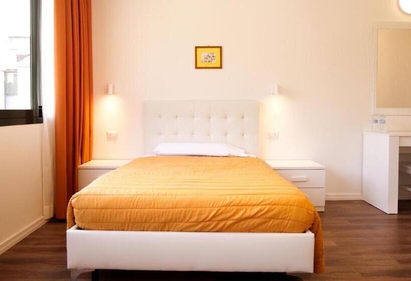 سوئیت با تخت بزرگ, Victoria Royal Garden