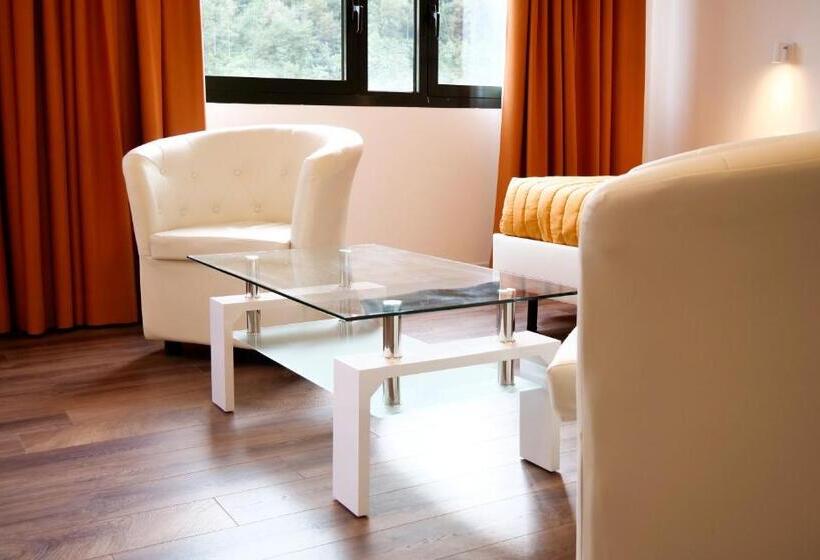 سوییت جونیور لوکس, Victoria Royal Garden