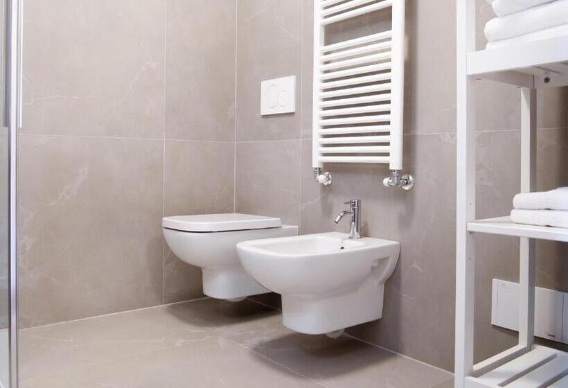 سوییت جونیور لوکس, Victoria Royal Garden