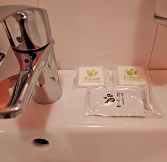 اتاق سوپریور چهار تخته, Victoria Royal Garden