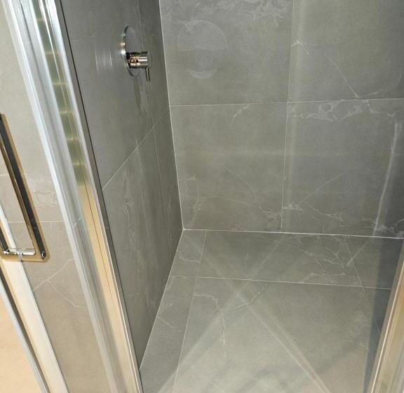 سوئیت با تخت بزرگ, Victoria Royal Garden