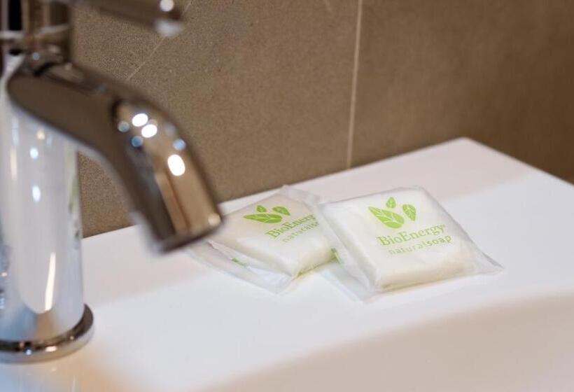 سوییت جونیور لوکس, Victoria Royal Garden