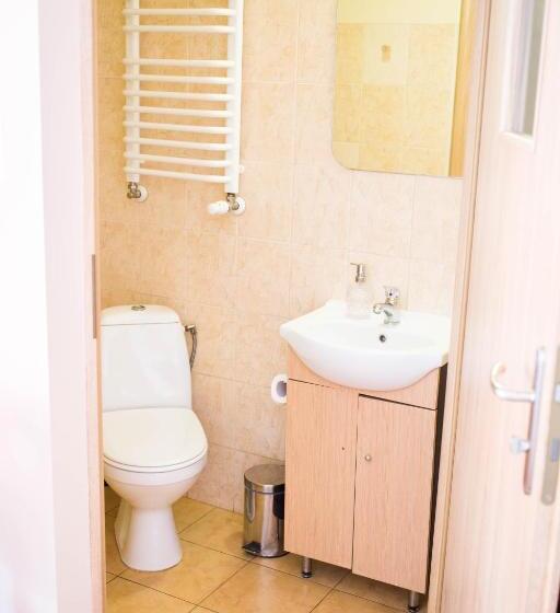 اتاق استاندارد سه نفره, Ik Okęcie 39   Nocleg I Parking Blisko Lotnisko Okęcie