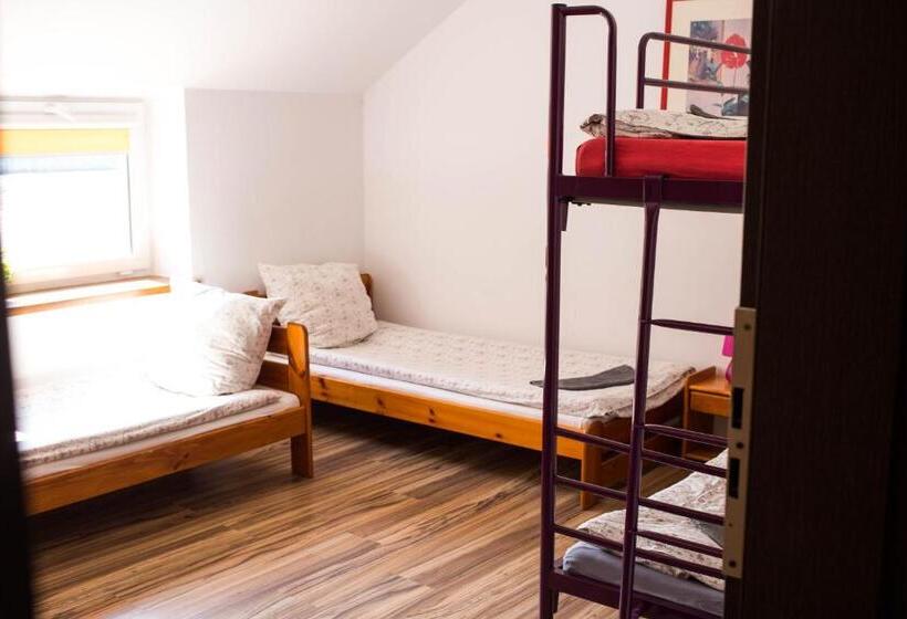 اتاق استاندارد چهار تخته, Ik Okęcie 39   Nocleg I Parking Blisko Lotnisko Okęcie