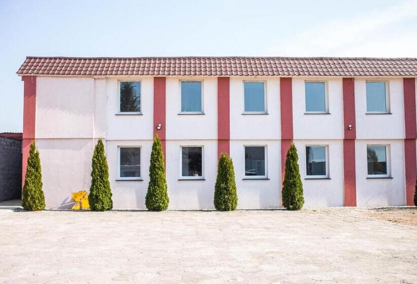 اتاق استاندارد, Ik Okęcie 39   Nocleg I Parking Blisko Lotnisko Okęcie