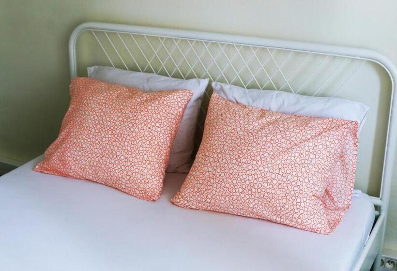 اتاق استاندارد, Ik Okęcie 39   Nocleg I Parking Blisko Lotnisko Okęcie