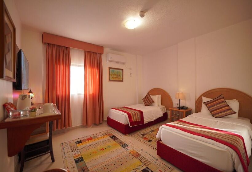 اتاق لوکس سه تخته, Petra Plaza