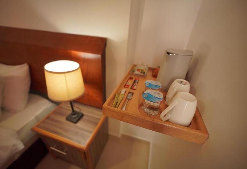 اتاق لوکس با تخت بزرگ, Petra Plaza