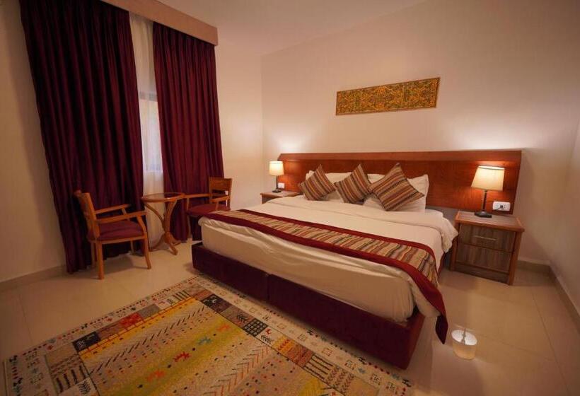 اتاق لوکس با تخت بزرگ, Petra Plaza
