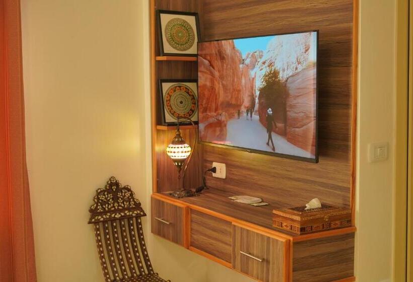 اتاق اکونومی, Petra Plaza