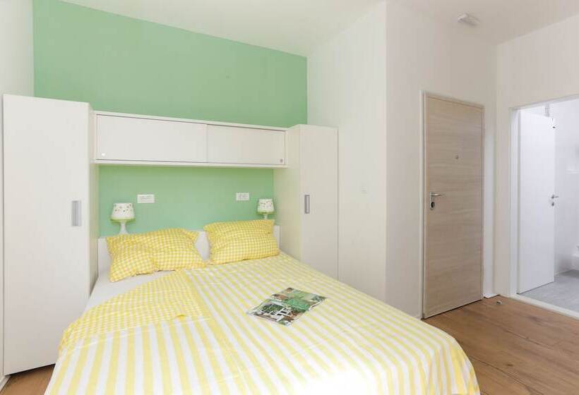 带1个卧室的带阳台的公寓, Apartments Villa Karmen