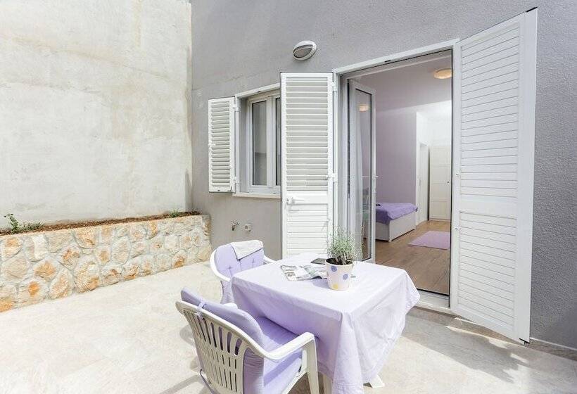סטודיו סטנדרט עם מרפסת, Apartments Villa Karmen