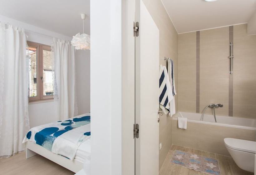 带3个卧室带海景的公寓, Apartments Villa Karmen