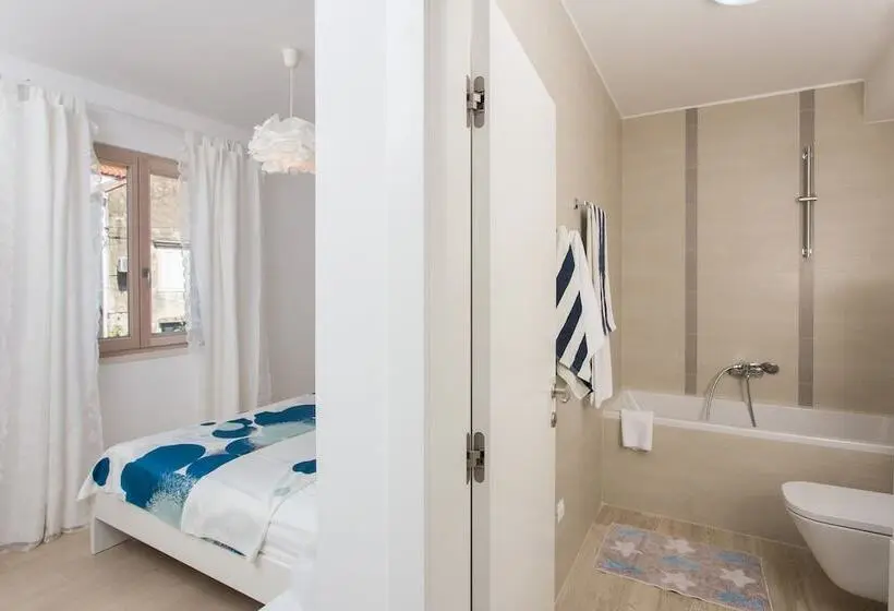 海の見える３ベッドルームアパートメント, Apartments Villa Karmen