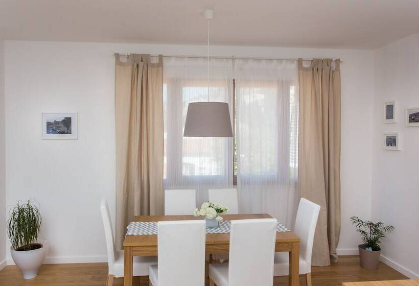 带3个卧室带海景的公寓, Apartments Villa Karmen