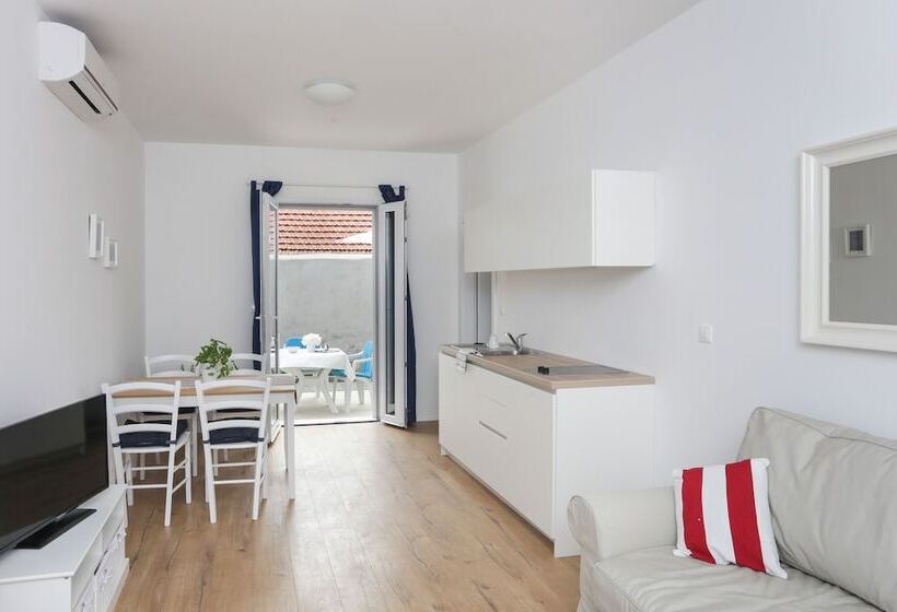 带1个卧室的舒适公寓, Apartments Villa Karmen