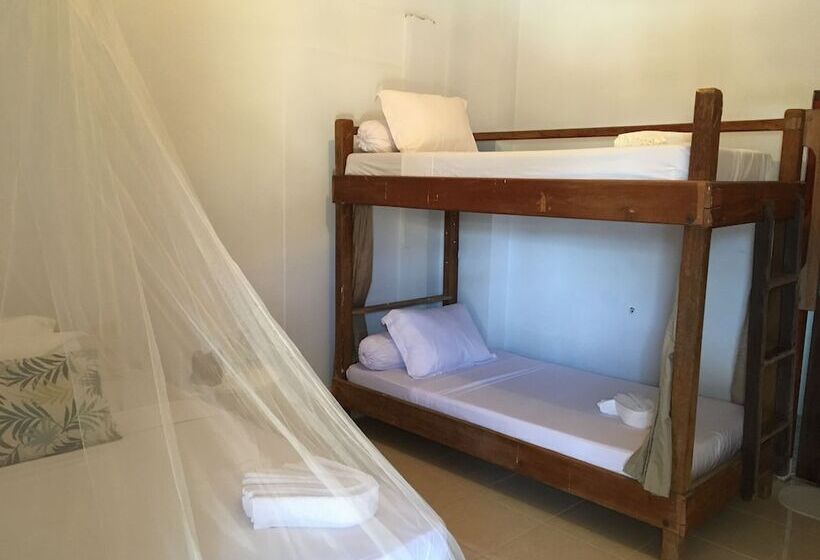 Семейный Номер, Bajo Sunset Hostel