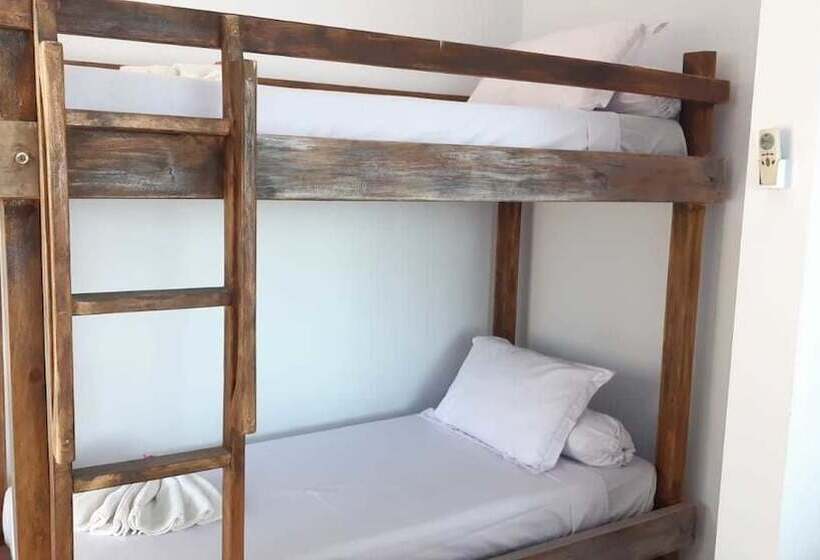 سرير فى غرفة مشتركه, Bajo Sunset Hostel