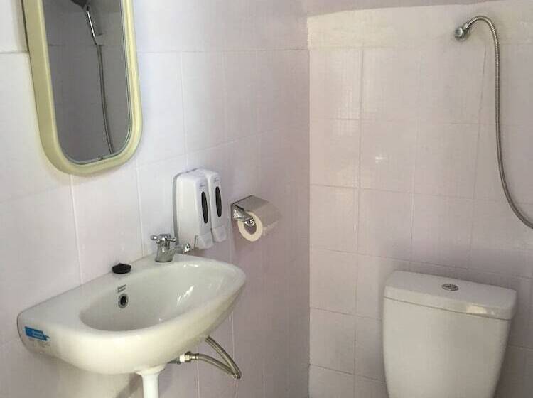 غرفة قياسية ثلاثية, Bajo Sunset Hostel