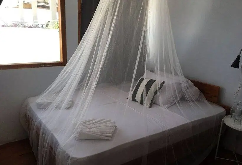 اتاق استاندارد سه نفره, Bajo Sunset Hostel