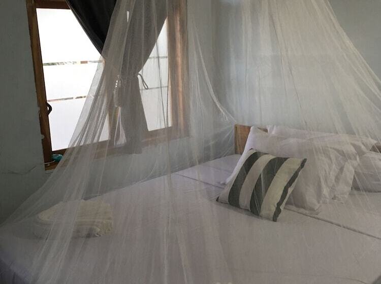 غرفة قياسية ثلاثية, Bajo Sunset Hostel