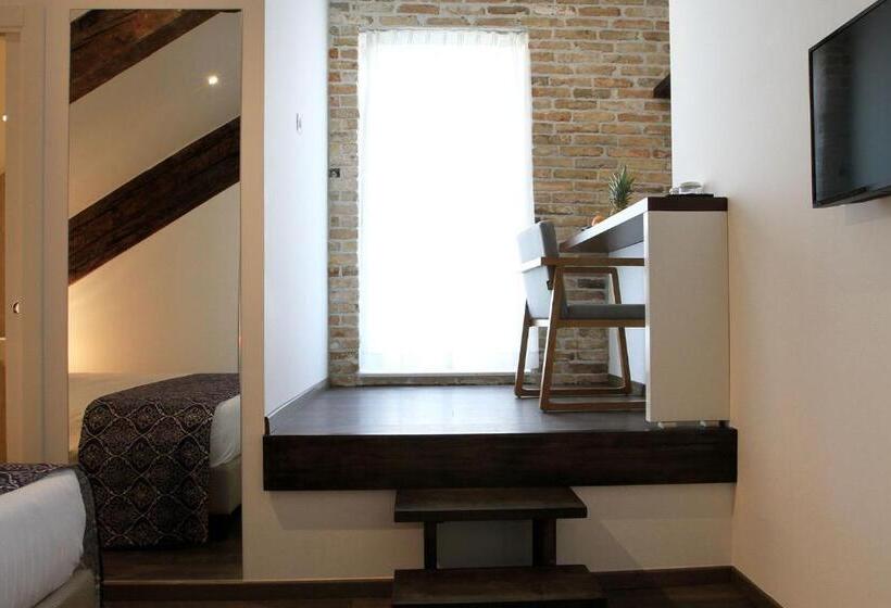 Deluxe Room with Balcony, Azur Palace Luxury Rooms