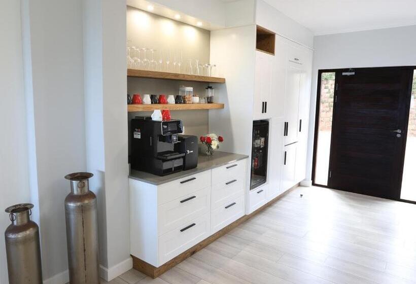 Дом 4 Спальни, Lavender Moon Guest House