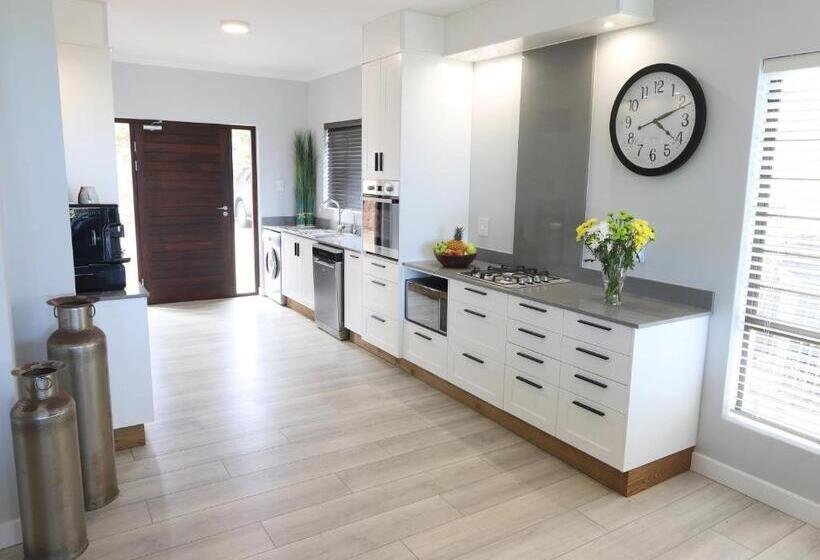 4ベッドルームハウス, Lavender Moon Guest House