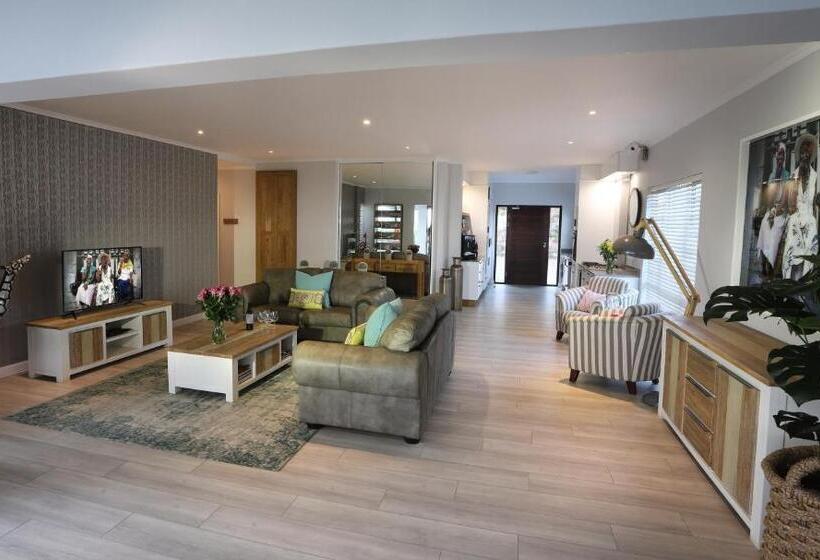 4ベッドルームハウス, Lavender Moon Guest House