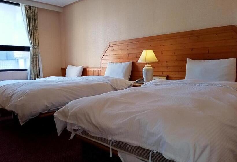 اتاق استاندارد سه نفره, Chungli Business