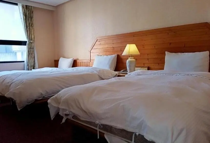 اتاق استاندارد سه نفره, Chungli Business