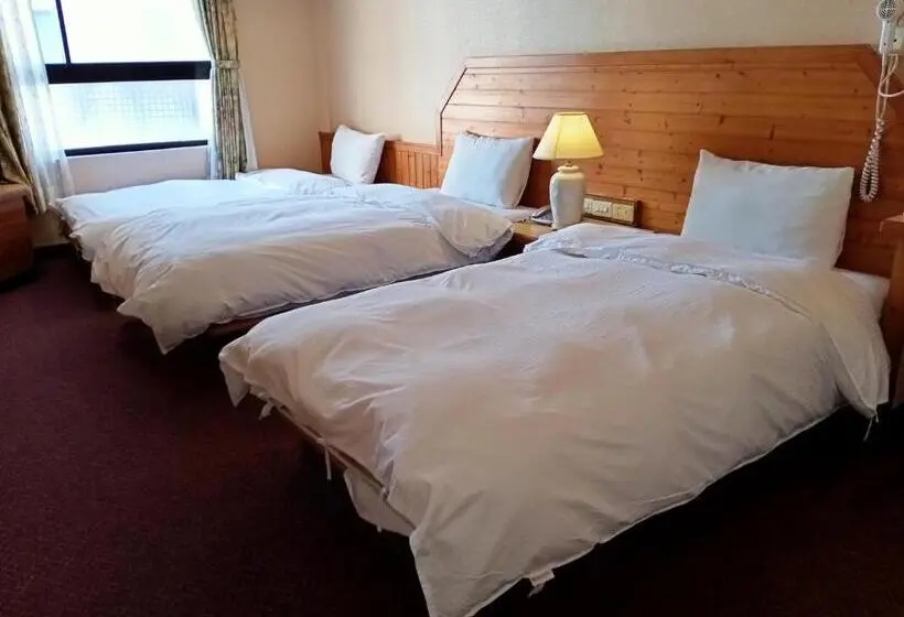 اتاق استاندارد سه نفره, Chungli Business