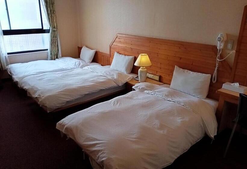 اتاق استاندارد سه نفره, Chungli Business