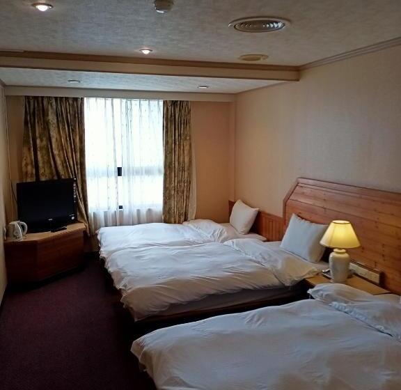 اتاق استاندارد سه نفره, Chungli Business