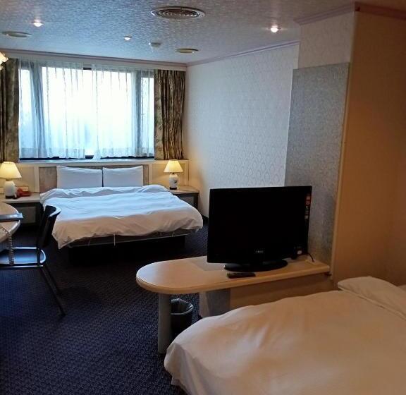 اتاق استاندارد چهار تخته, Chungli Business