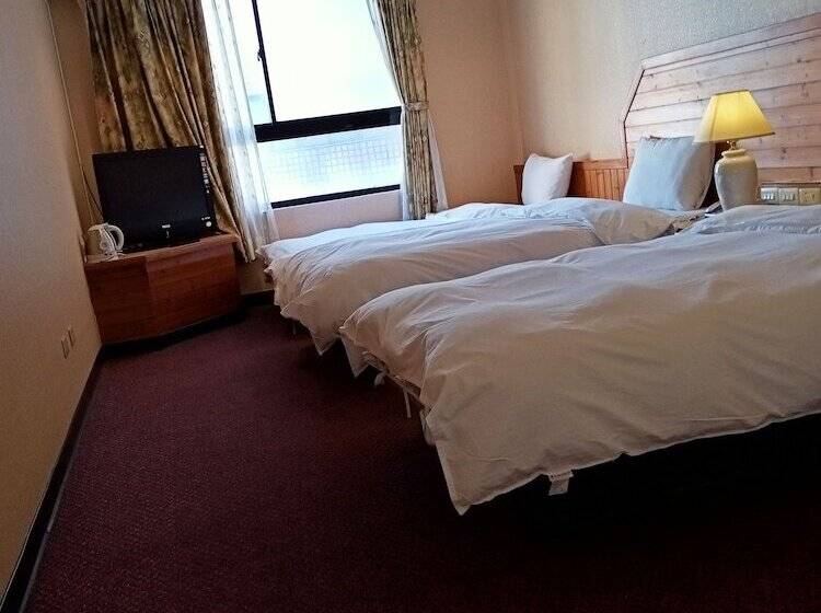 اتاق استاندارد سه نفره, Chungli Business