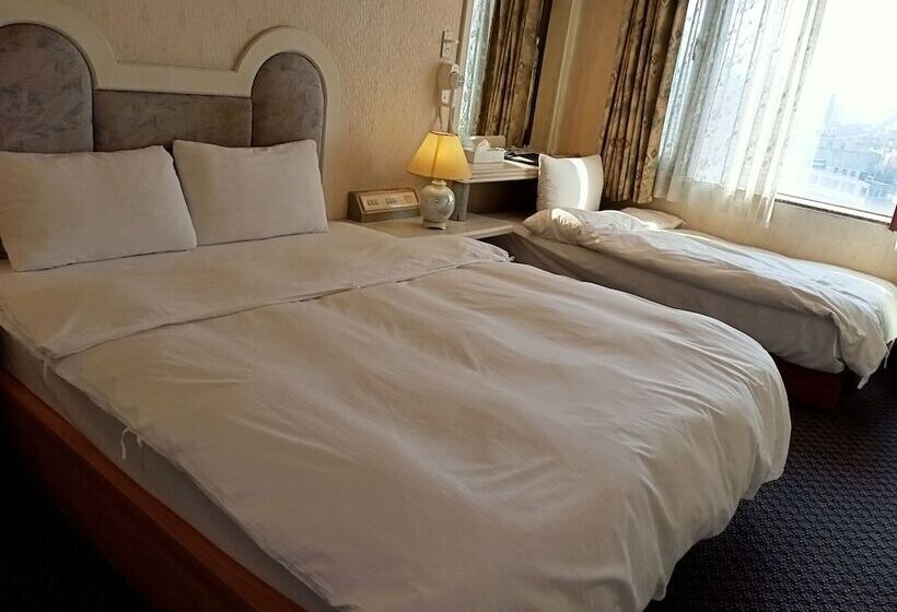 اتاق استاندارد سه نفره, Chungli Business