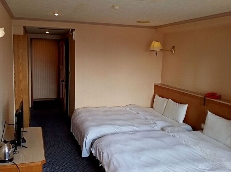 اتاق استاندارد چهار تخته, Chungli Business