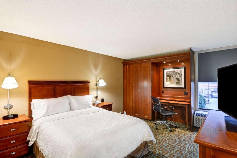 اتاق استاندارد سه نفره, Chungli Business