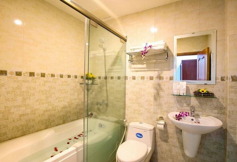 اتاق استاندارد سه نفره, Thanh Hoang Chau