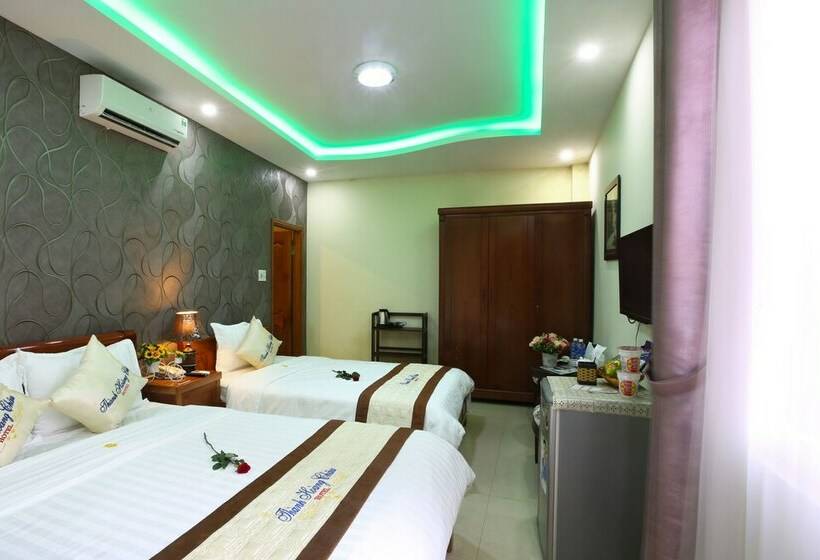 اتاق استاندارد سه نفره, Thanh Hoang Chau