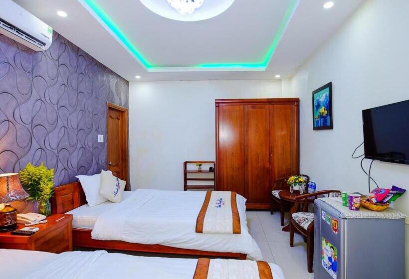 اتاق استاندارد سه نفره, Thanh Hoang Chau