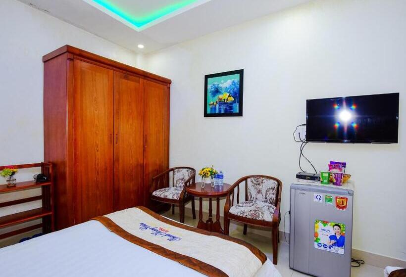 اتاق استاندارد سه نفره, Thanh Hoang Chau