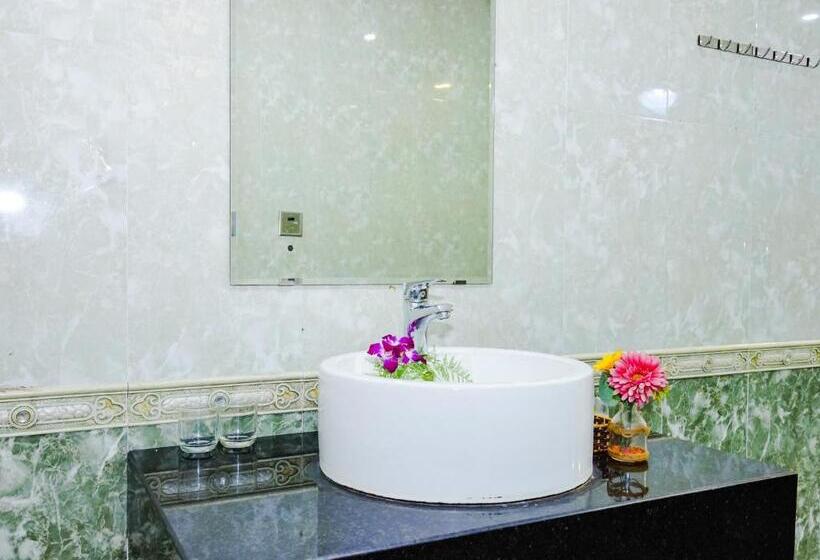 اتاق خانوادگی, Thanh Hoang Chau