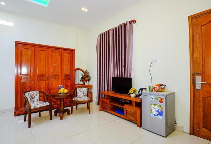 اتاق خانوادگی, Thanh Hoang Chau