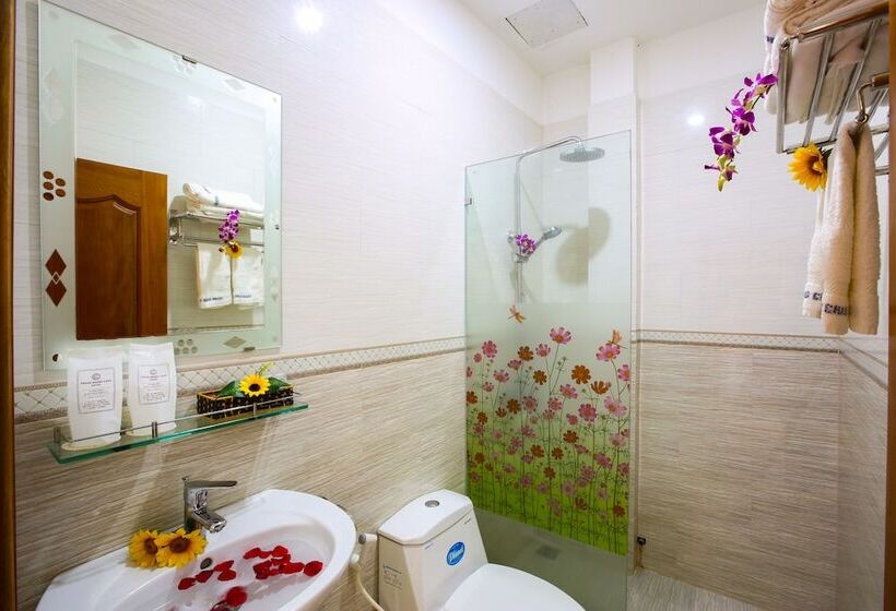 اتاق استاندارد سه نفره, Thanh Hoang Chau