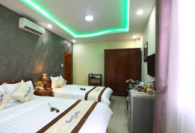 اتاق استاندارد سه نفره, Thanh Hoang Chau