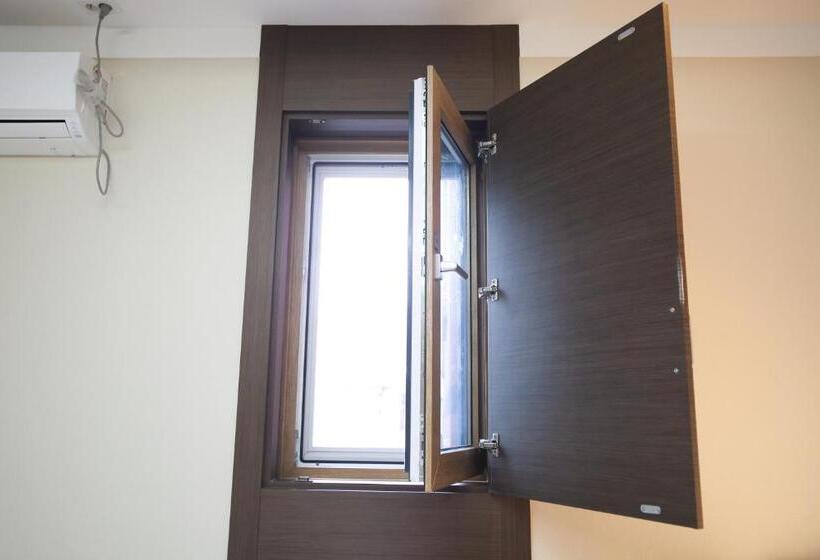 Pokój Superior Trzyosobowy, Mido Myeongdong