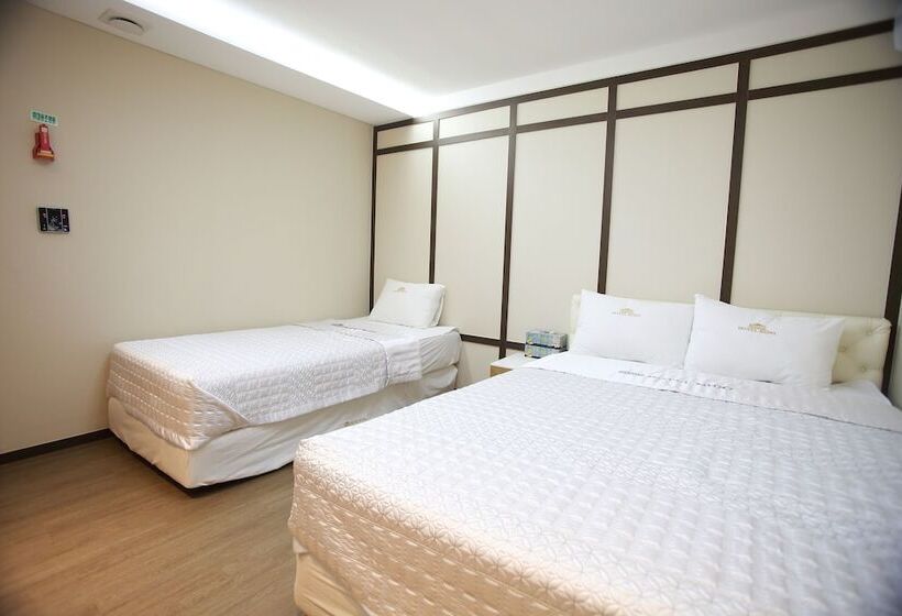 Номер Стандарт Трехместный, Mido Myeongdong